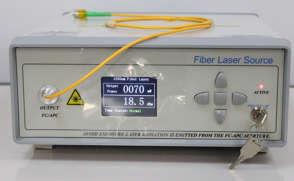 PM 섬유 결합 레이저 diode 200mW @ 1550nm DFB Laser 1MHz FL-1550-200-PM 벤치탑